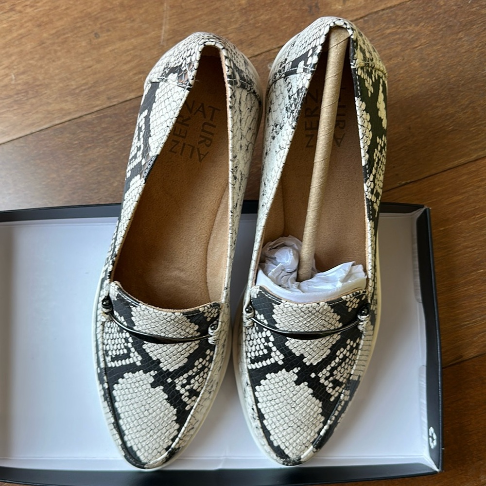 NIB Naturalizer Women's Alabaster Ranger Slip-On Loafers 9M black off white